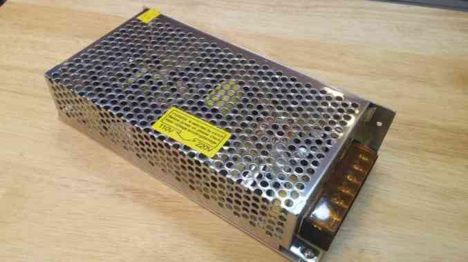 Power Supply / Adaptor / Trafo 12 Volt 10 A Multicolor