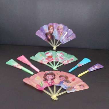 Kipas Tangan Lipat Plastik Karakter Frozen Mickey Kitty Princess