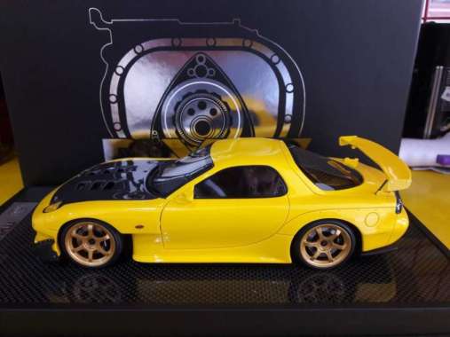 1:18 POLAR MASTER MAZDA RX7 YELLOW CARBON BONNET w/ ENGINE