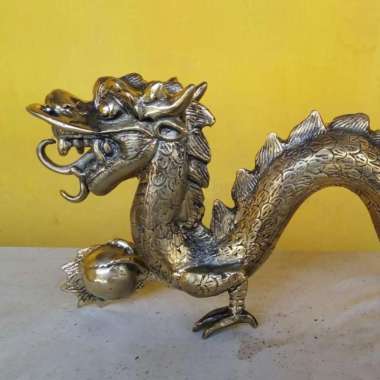 PATUNG NAGA KUNINGAN