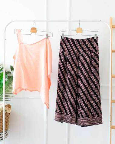 ONE SET PEACH ATASAN TARZAN CASUAL BATIK WANITA BLOUSE TANK TOP TARZAN SALEM ONE SHOULDER TOP TANGAN