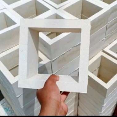 Roster beton motif kotak polos