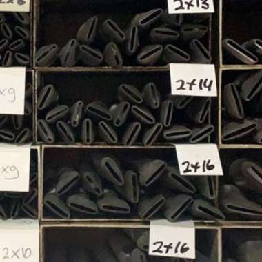 plong pembolong kulit oval 2mm x 14mm Multicolor