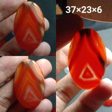 Akik Natural Batu Kristal Merah Motif Gambar Segitiga Api Panas Antik