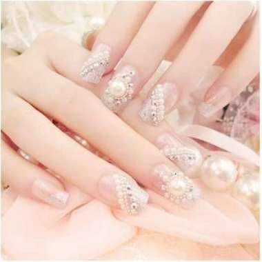NAIL ART - Kuku palsu dengan motif mutiara dan glitter silver