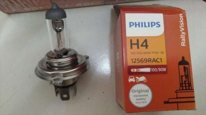 Bohlam Lampu Depan Besar Halogen Mobil H4 12V 100/90W Philips