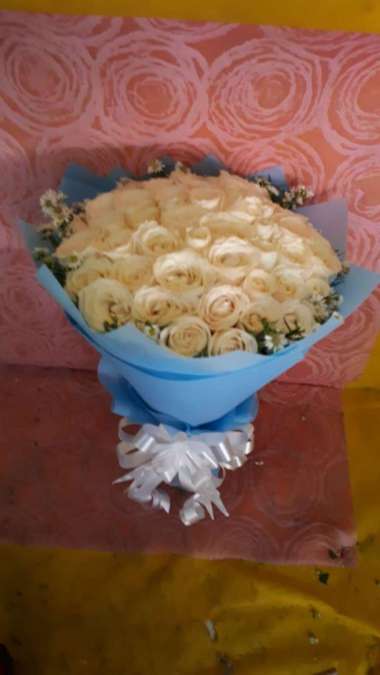 Bucket bunga | Buket bunga mawar putih asli | hadiah ulang tahun
