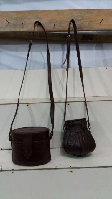tas finil kepis coklat