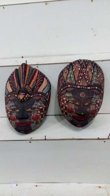 topeng kayu batik malam