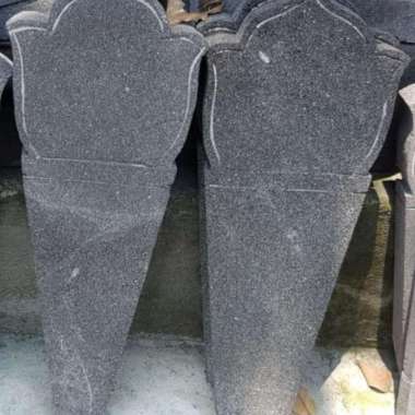 batu nisan dengan nama