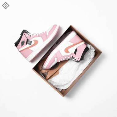 Jordan 1 High Zoom Air CMFT Pink Glaze Women (100% Authentic) 36.5
