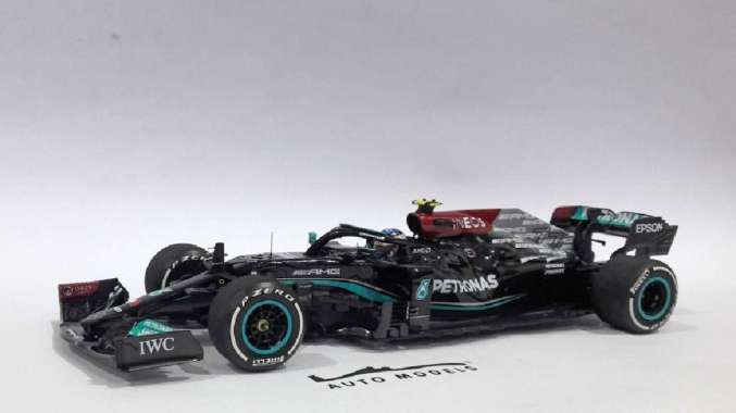 1:18 MINICHAMPS MERCEDES AMG PETRONAS FORMULA ONE TEAM W12 E PERFORMAN