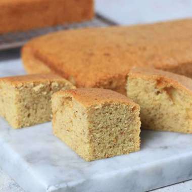 Momolin Bakery Banana Cake Premium