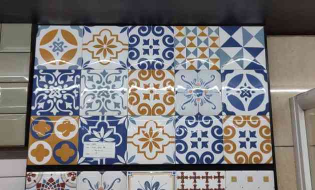 Keramik Dinding Motif Batik Random 15X15 (Import) Multicolor