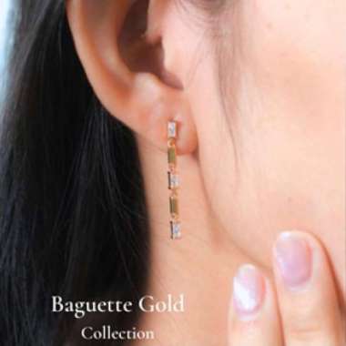 Anting Sandra Dewi Gold Baguette Gold Collections EA220877