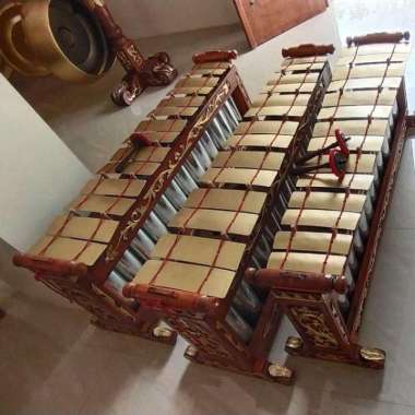 GENDER GAMELAN BESI