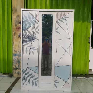 lemari pakaian 3 pintu besi sliding / lemari pakaian sliding door 3 pintu besi / lemari pakaian besi