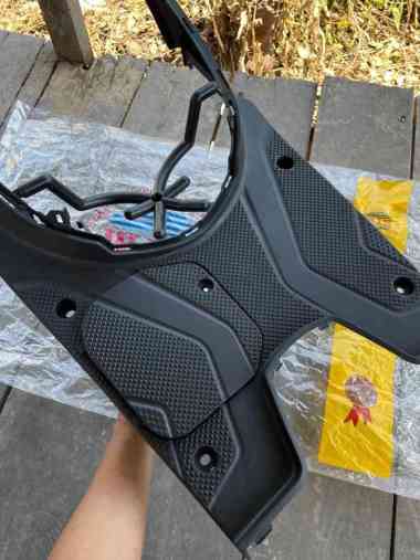 FOOTREST DEPAN TUTUP AKI BEAT FI PIJAKAN KAKI ATAS TUTUP AKI BEAT FI