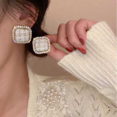ANTING KOREA WANITA RETRO TITANIUM ELEGAN ANTING Tusuk anting ziorra