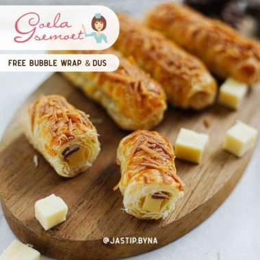 CHEESE ROLL CHOCOLATE ROLL GOELA SEMOET GULA SEMUT BANDUNG CHOCO ROLL