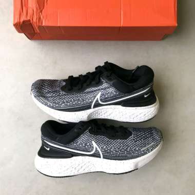 Nike ZoomX Invincible Run Flyknit Black White