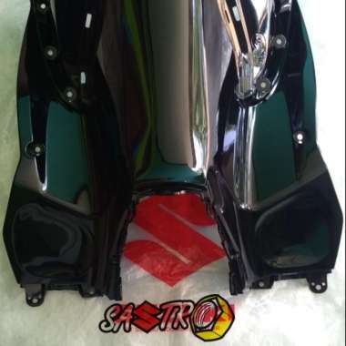 COVER KUNCI DEK TENGAH LEG SHIELD SUZUKI SKYWAVE HITAM ABU BLUESHINE - SEAESAW
