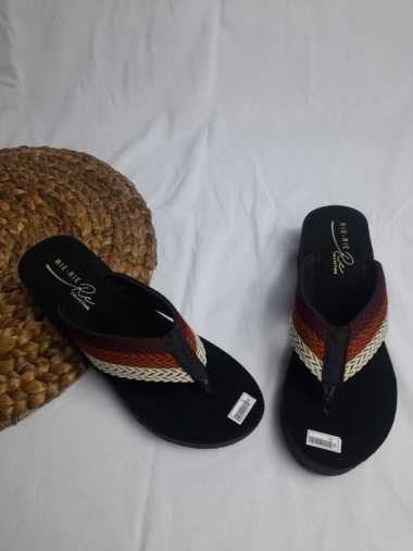 SANDAL WANITA WEDGES SPON MOTIF JEPIT TERBARU 36 hitam