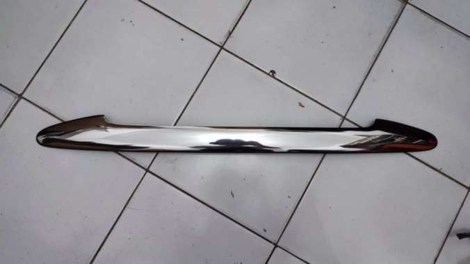 Trunk lid cover mobil avanza/xenia lama full chrome
