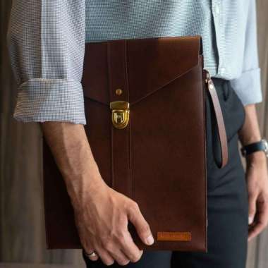 Houseofcuff Clutch Pria Tas Tangan Unisex Cokelat Muda Model Kancing