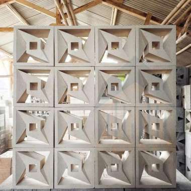 Roster/Box/Beton/Minimalis/Sirkulasi/Udara/Warna/Putih/Abu/Hitam/Merah