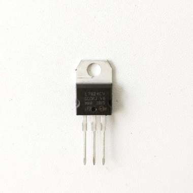 L7824CV L7824 L 7824 7824CV IC Voltage Regulator Hitam