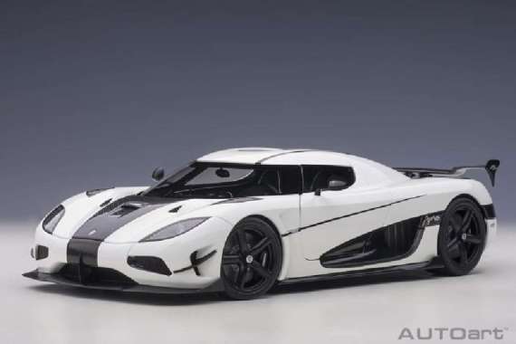 1:18 AUTOART KOENIGSEGG AGERA 2015 RS WHITE/ BLACK