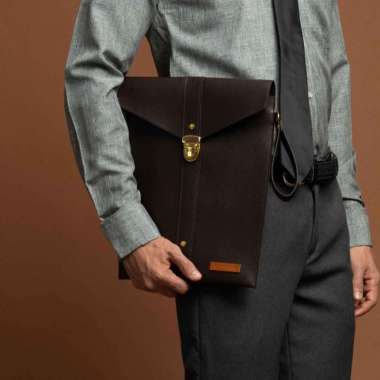 Houseofcuff Clutch Pria Tas Tangan Unisex Cokelat Tua Model Kancing