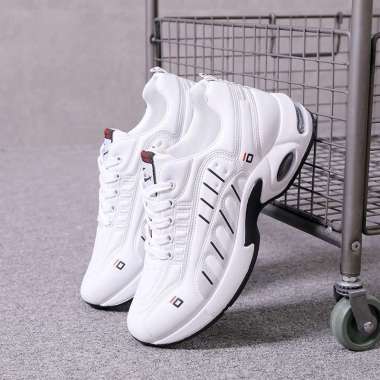 X Sepatu Pria sneakers import trend 2021 cod Black 39
