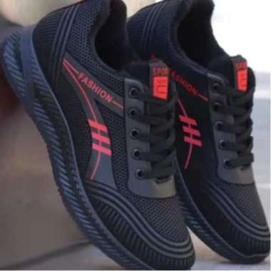 SEPATU PRIA Sneakers joging olahraga 39 hitam list putih