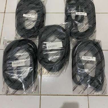 KARET PINTU KARET BALON KARET BAGASI MOBIL TOYOTA INNOVA 2005-2015