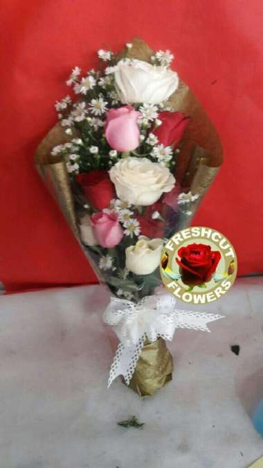 Buket Bunga / Hand Bouquet / Bunga Wisuda / Bunga Mawar / Bunga Asli