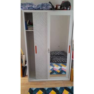 Lemari Pakaian Besi Avery Sandy