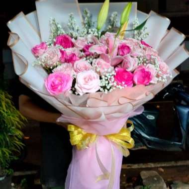 Hand Bouquet Lili Mawar Buket bunga pot Buket bunga Mawar Lili Buket Bunga Anniversary Buket Jakarta Buket Birthday Hadiah Anniversary Buket 3