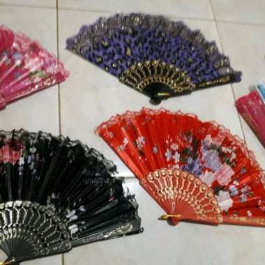 Kipas lipat Jepang, kain, motif bunga aneka warna, souvenir nikahan