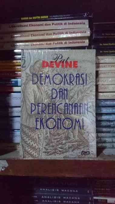 Demokrasi dan Perencanaan Ekonomi - Pat devine