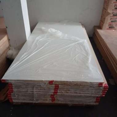 18MM X 120CM X 240CM / NM Blockboard Melamin 1 Sisi Doff Putih Lembar