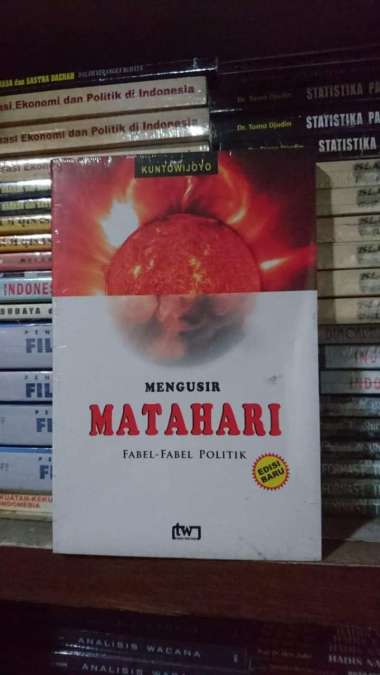 Mengusir Matahari - Fabel-Fabel Politik Kuntowijoyo