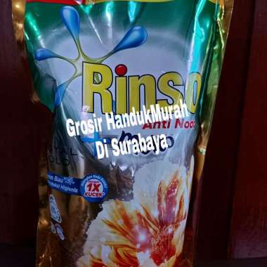 Rinso Molto Royal Gold Detergent Cair 625 ml