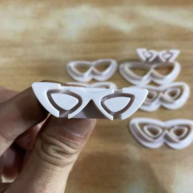 emboss glasses cutter set 7 pc for emoji character Multicolor