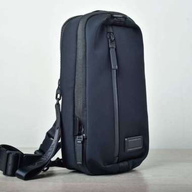 TUMI TAHOE LOOK EXPANDABLE SLINGBAG BLACK