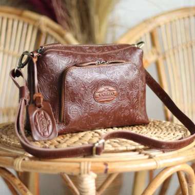 TAS SELEMPANG WANITA KULIT ASLI GISELA KULIT EMBOS BATIK/ FREE GRAVIR NAMA DI GANTUNGAN TAS BATIK HA