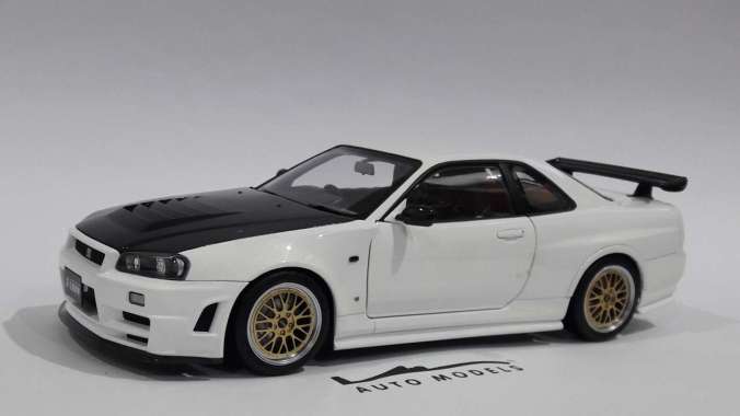 MOTORHELIX NISSAN SKYLINE GTR R34 Z-TUNE WHITE CARBON w/ ENGINE