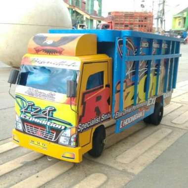 mobil truk oleng kayu truck mainan anak mobilan truk miniatur + stiker Multicolor