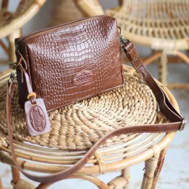 TAS SLEMPANG WANITA KULIT SAPI ASLI MOTIF BUAYA MODEL CLOE - FREE GRAVIR NAMA DI GANTUNGAN TAS CROCO